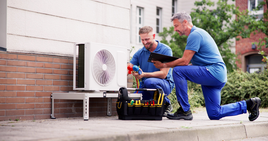 Air Conditioning Technician. HVAC Cooling System Repair